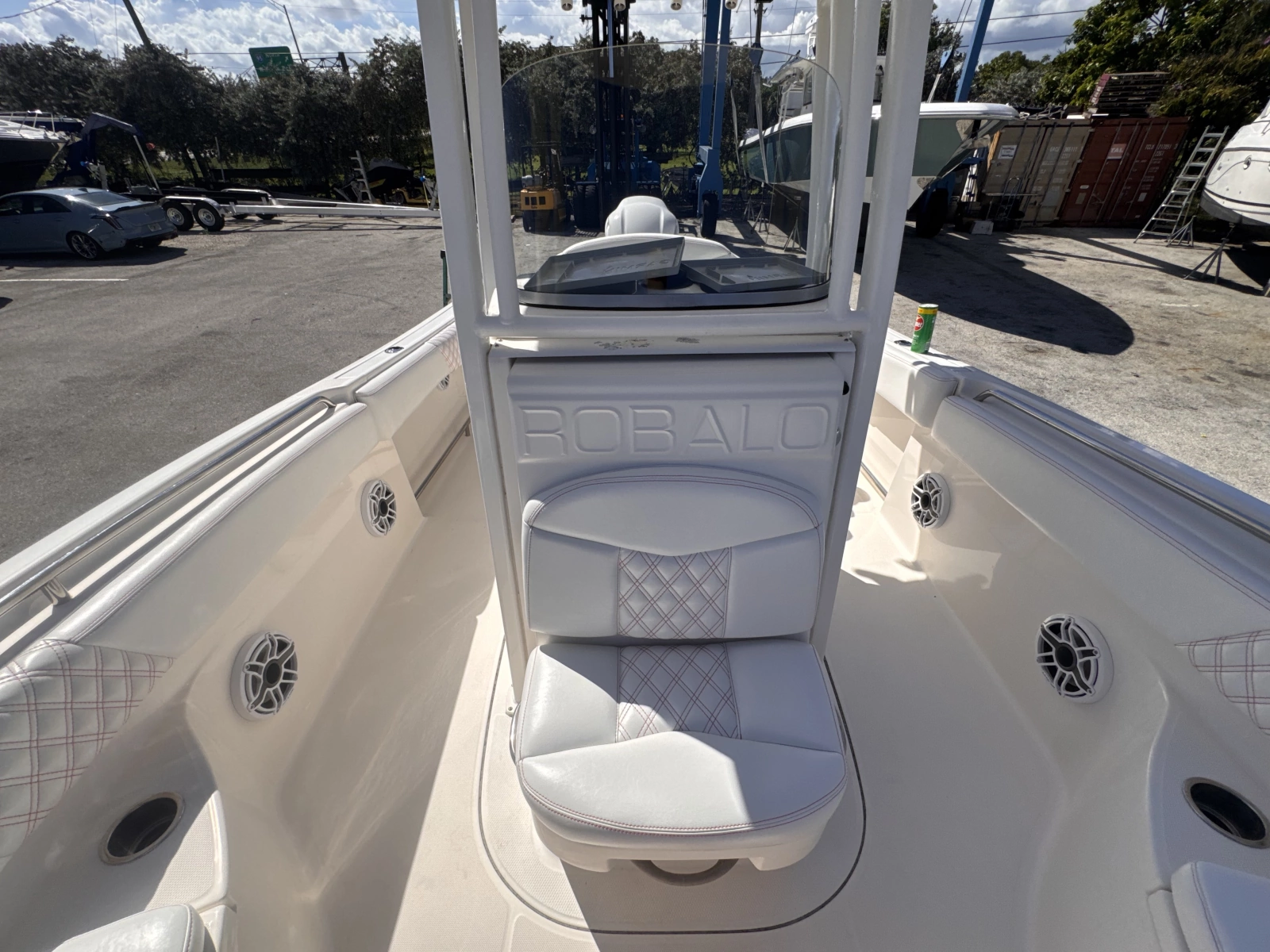 2017 Robalo R242