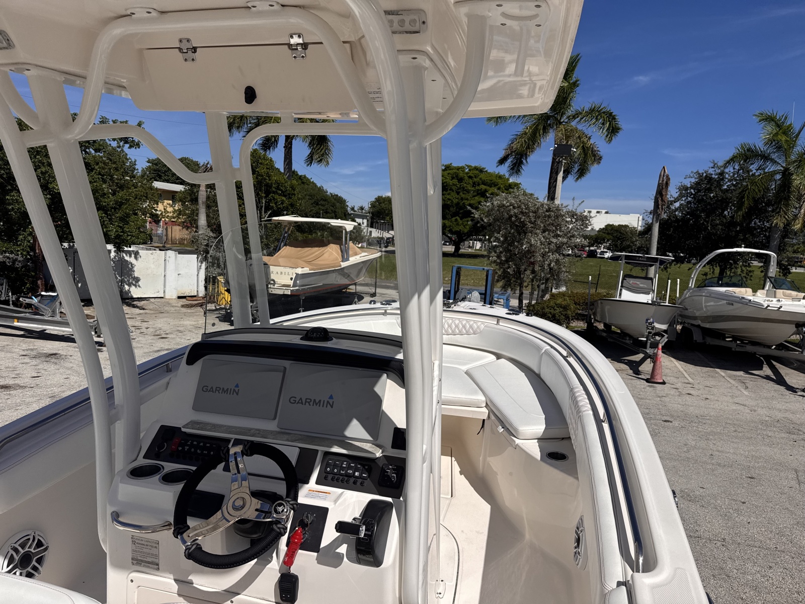 2017 Robalo R242
