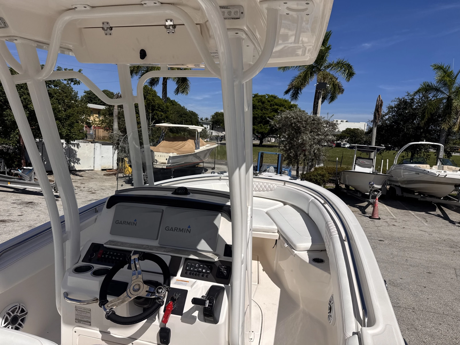 2017 Robalo R242