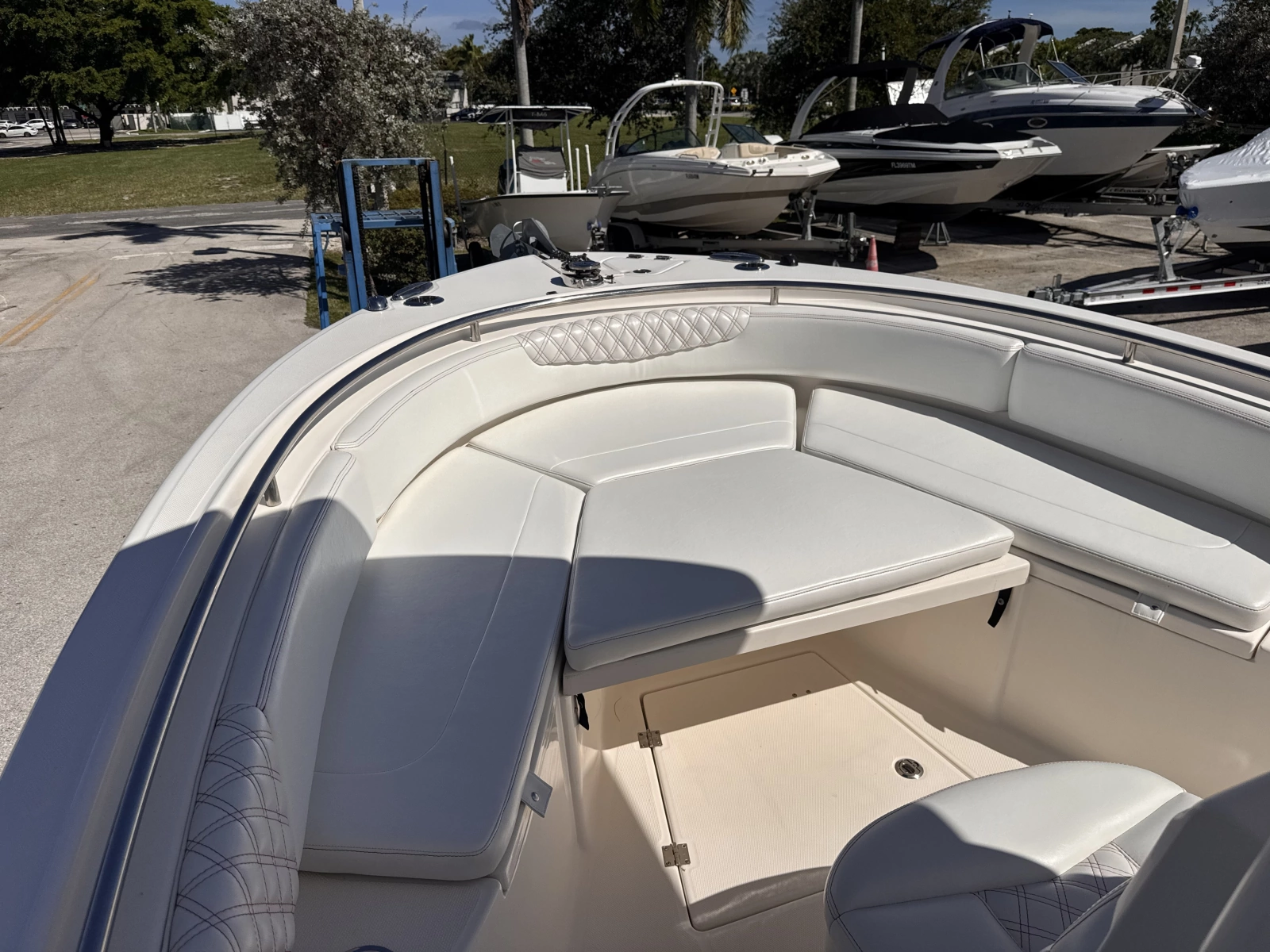 2017 Robalo R242