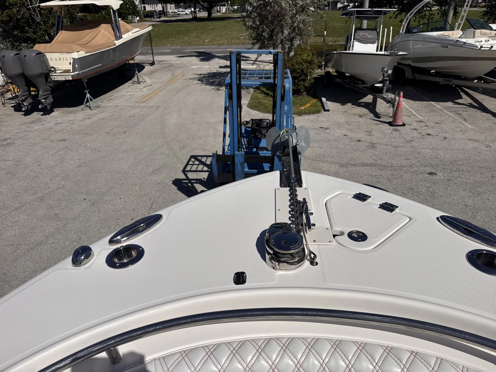 2017 Robalo R242