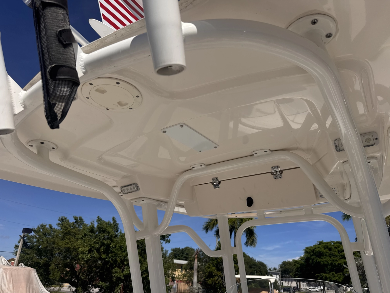 2017 Robalo R242