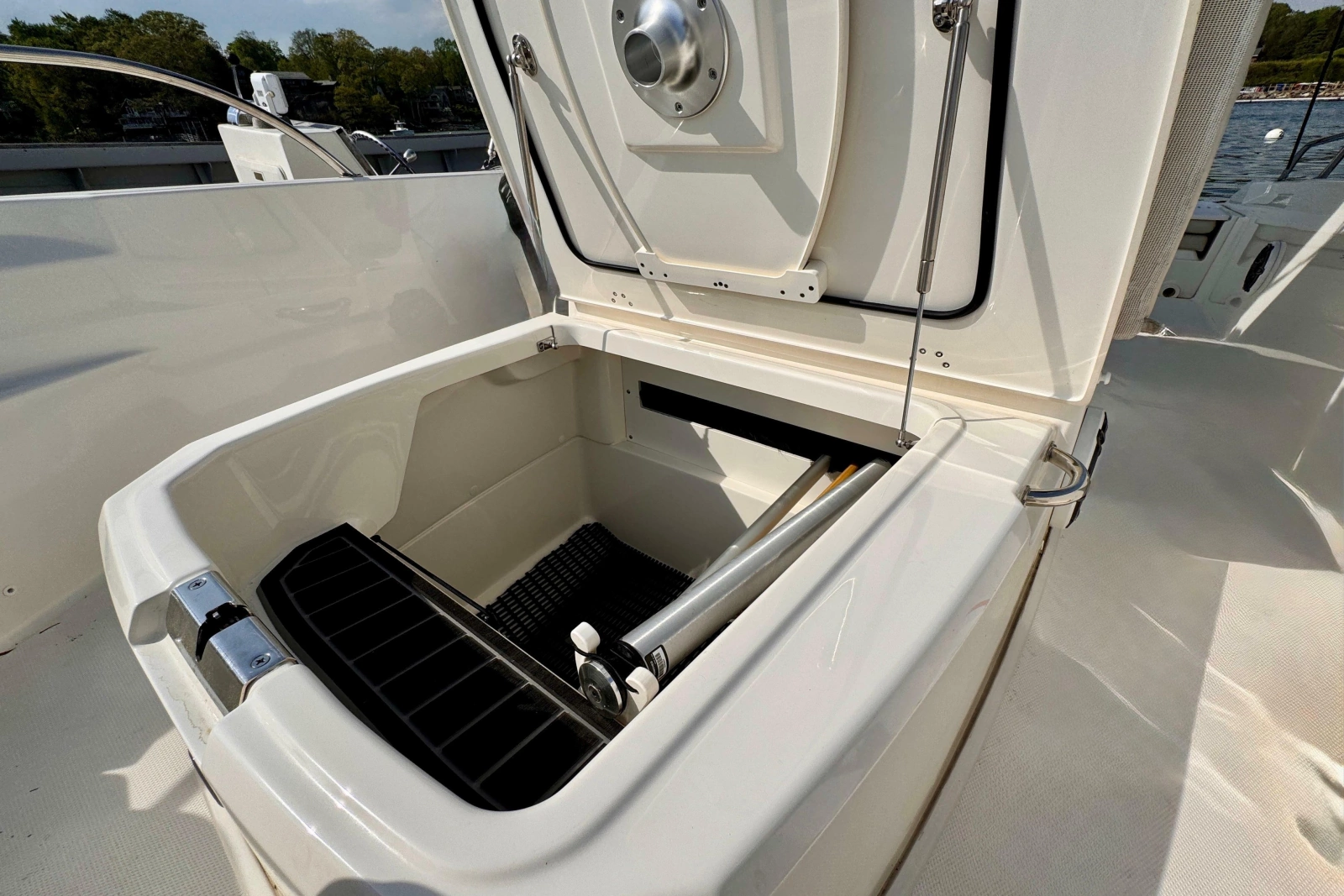 2022 Boston Whaler 220 Dauntless