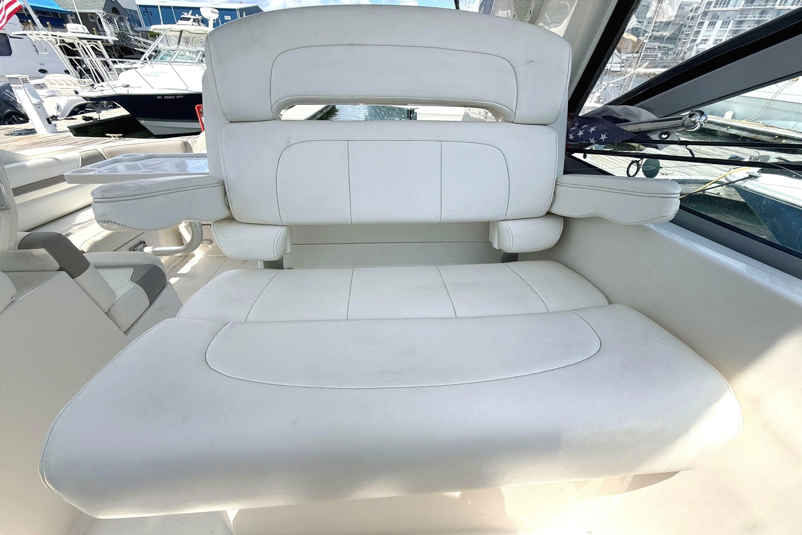 2011 Monterey 320 Sport Yacht