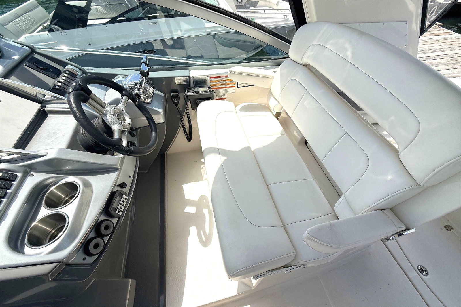 2011 Monterey 320 Sport Yacht