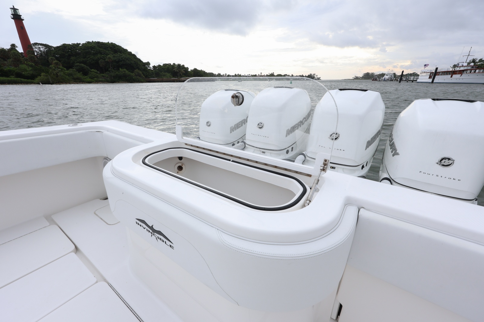 2018 Invincible 42