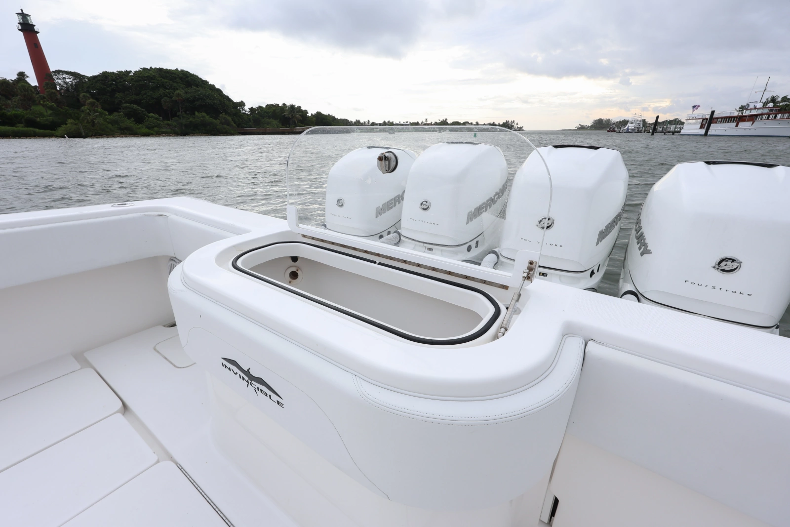2018 Invincible 42