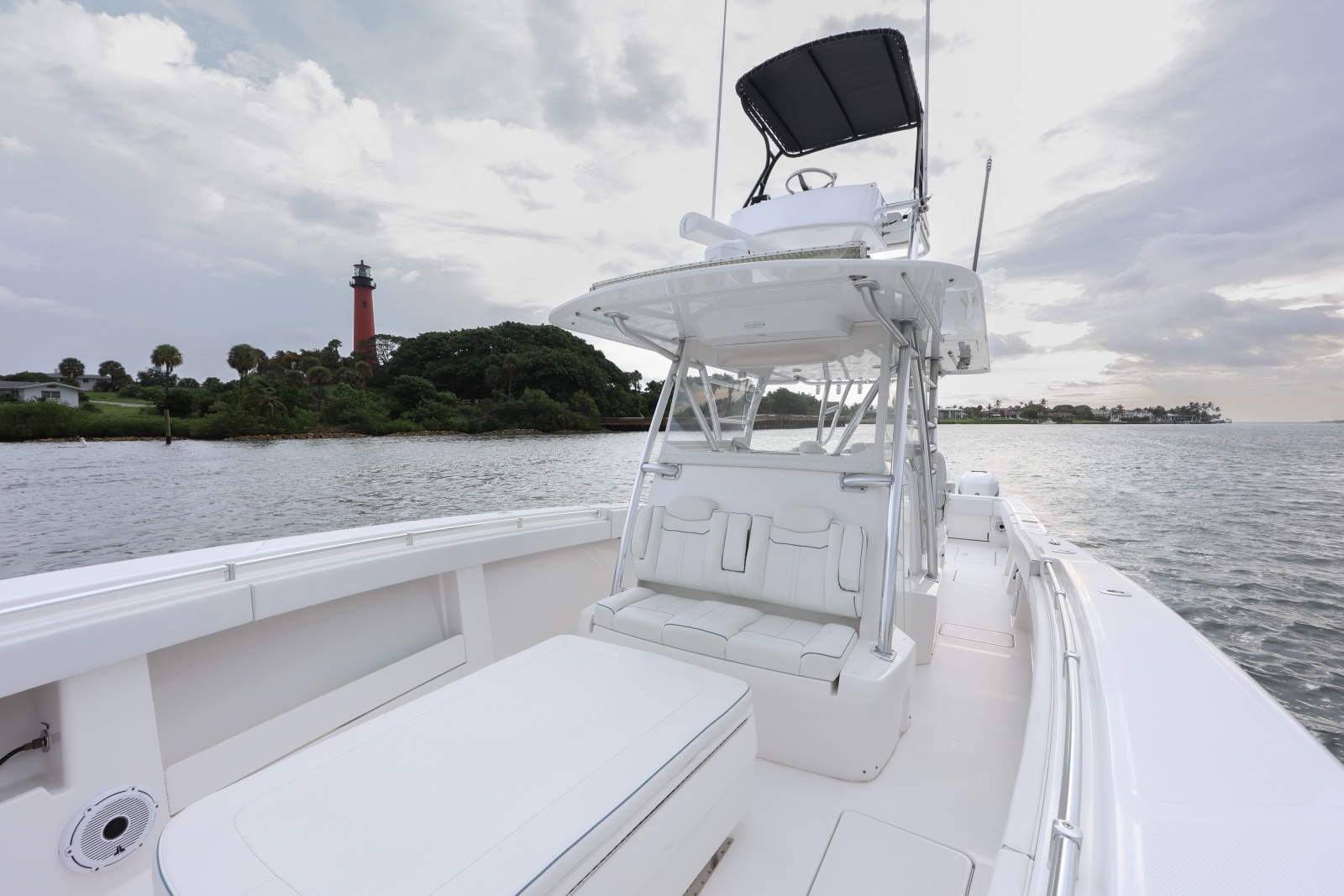2018 Invincible 42