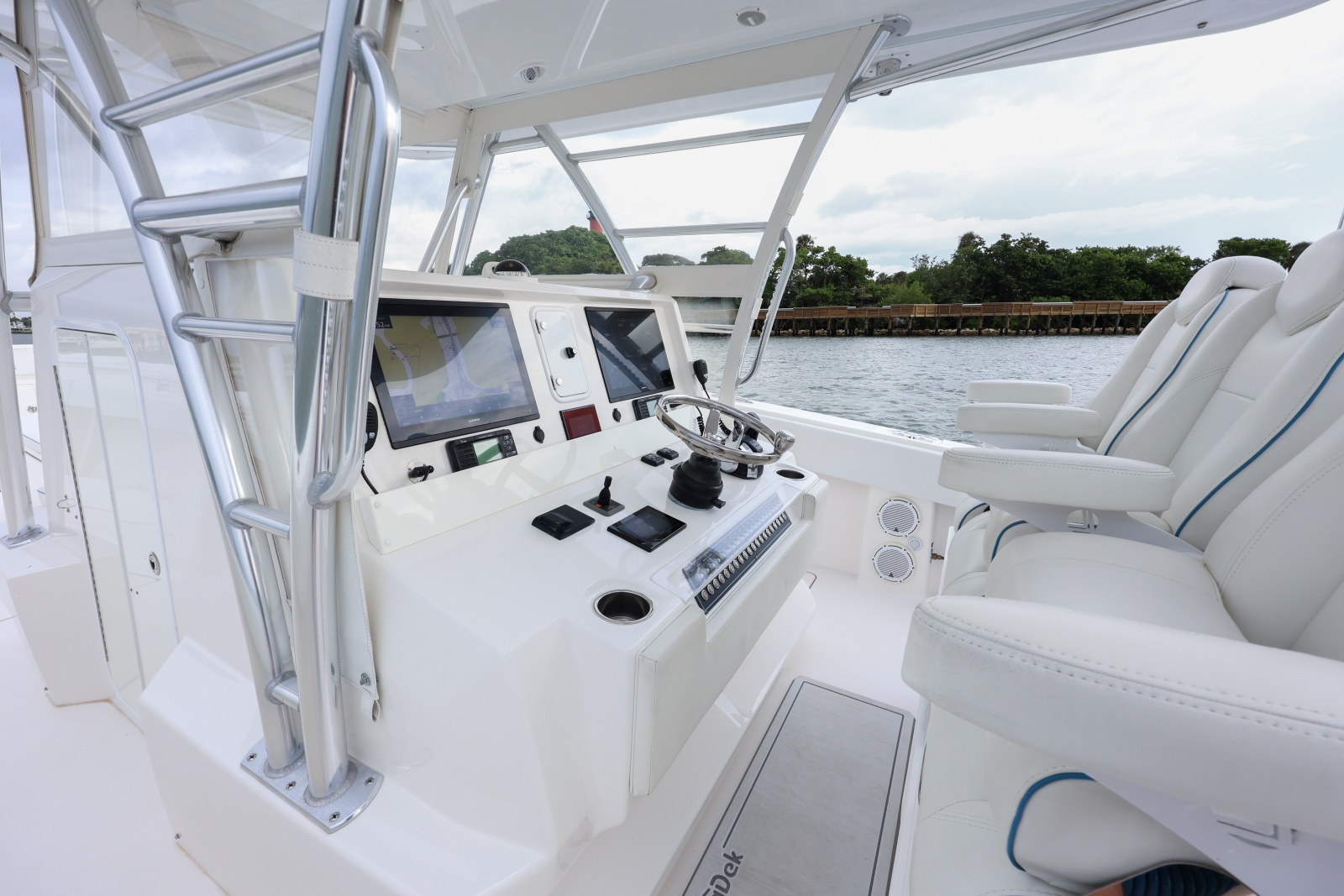 2018 Invincible 42