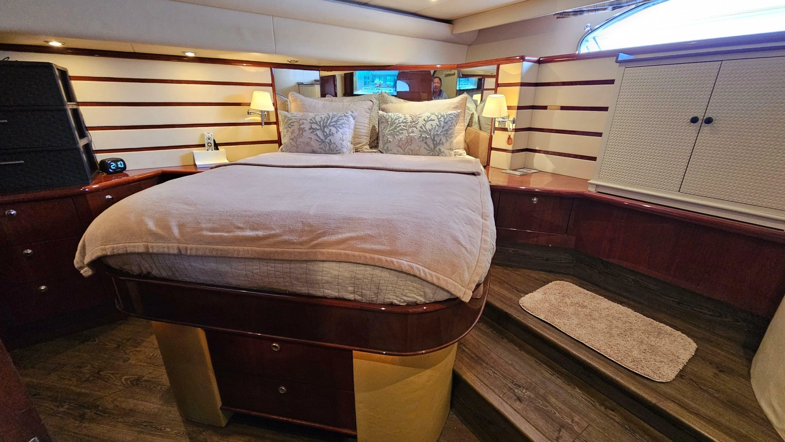 2005 Neptunus 56 Flybridge