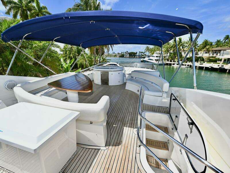 Bella - Flybridge View