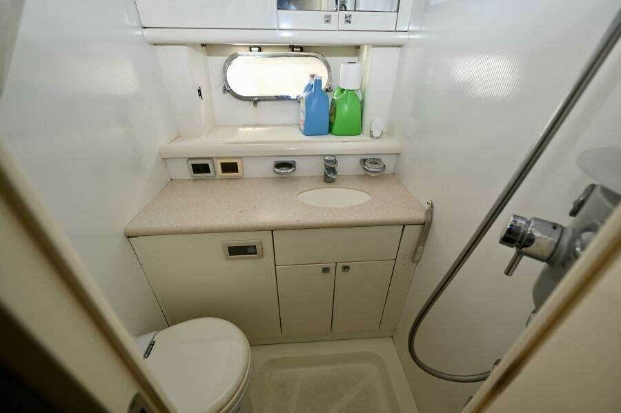2005 Sunseeker Yacht