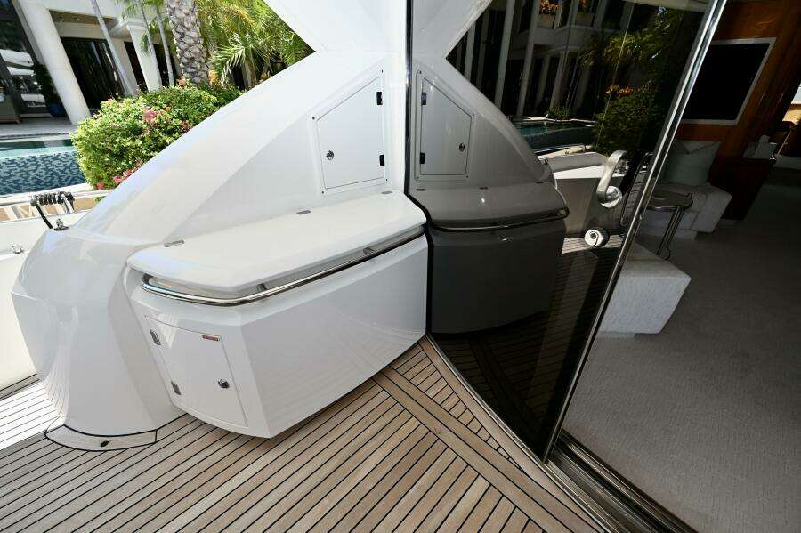 Bella - Aft Deck Entertaining Area