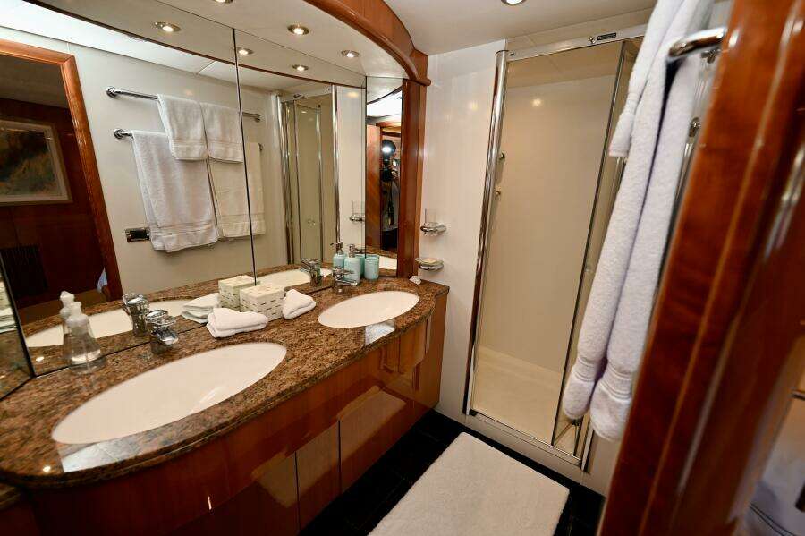 2005 Sunseeker Yacht