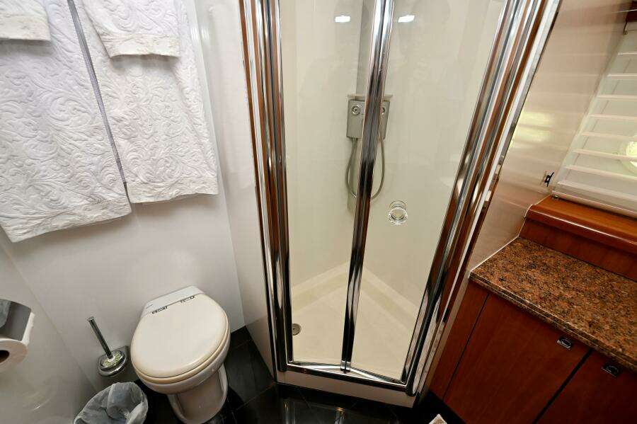 Bella - Port Guest Ensuite Head