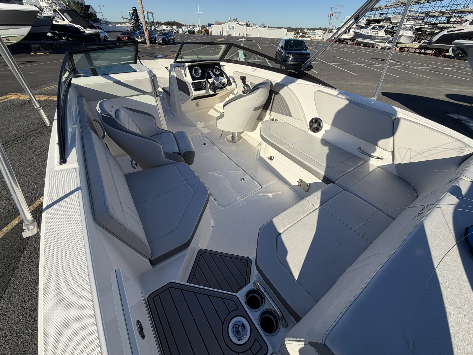 2020 Sea Ray SPX 230 OB