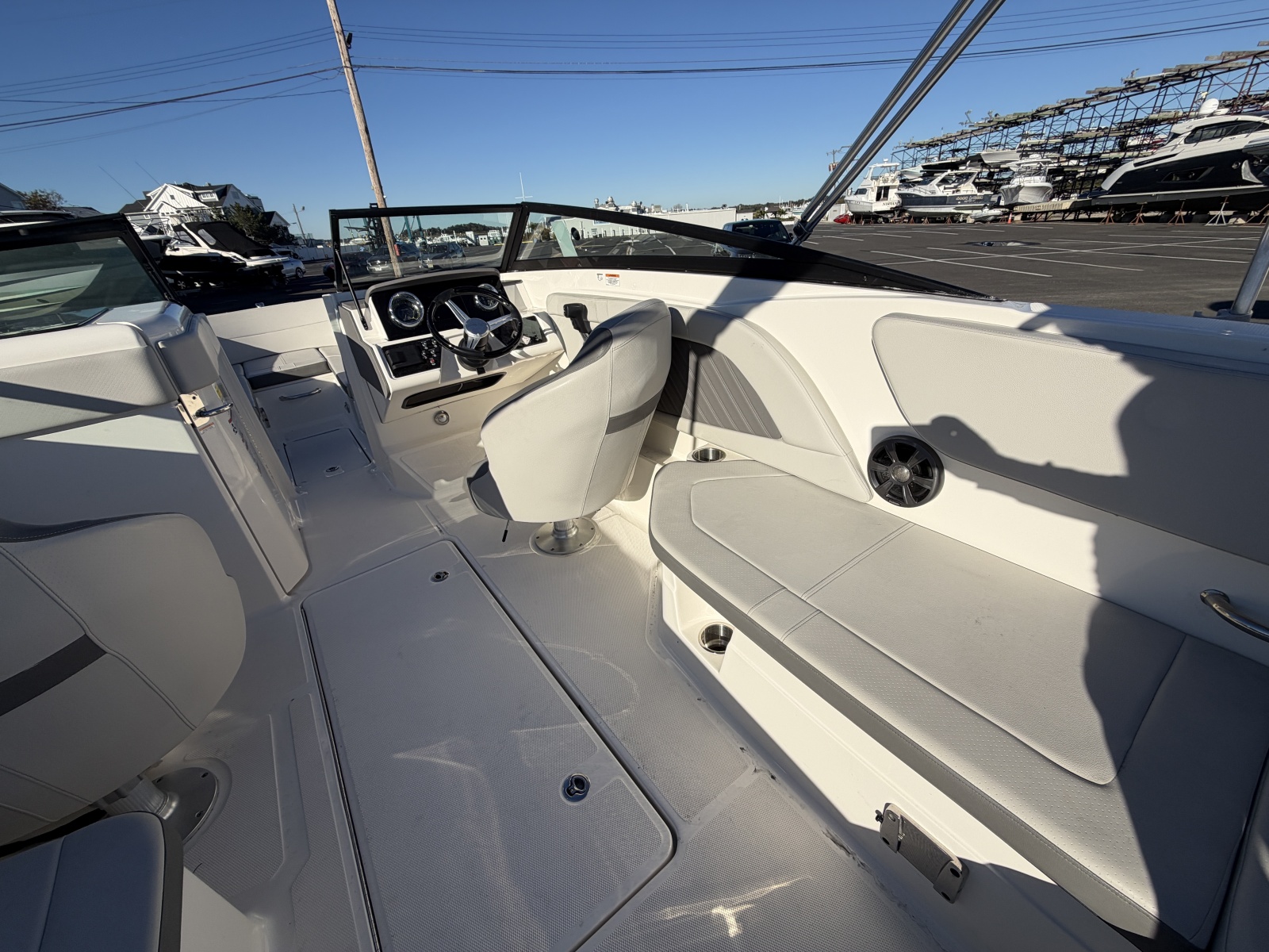 2020 Sea Ray SPX 230 OB