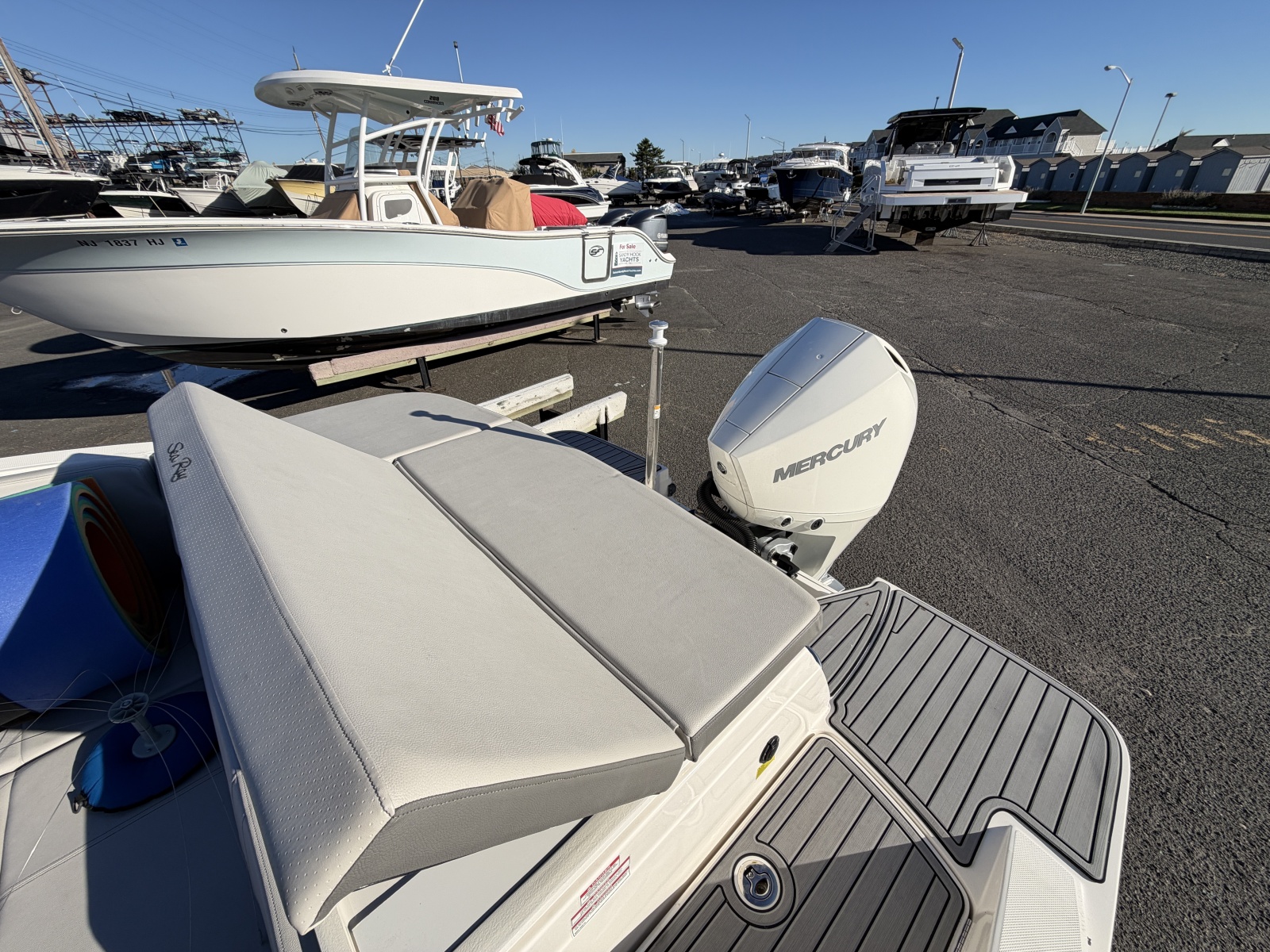 2020 Sea Ray SPX 230 OB