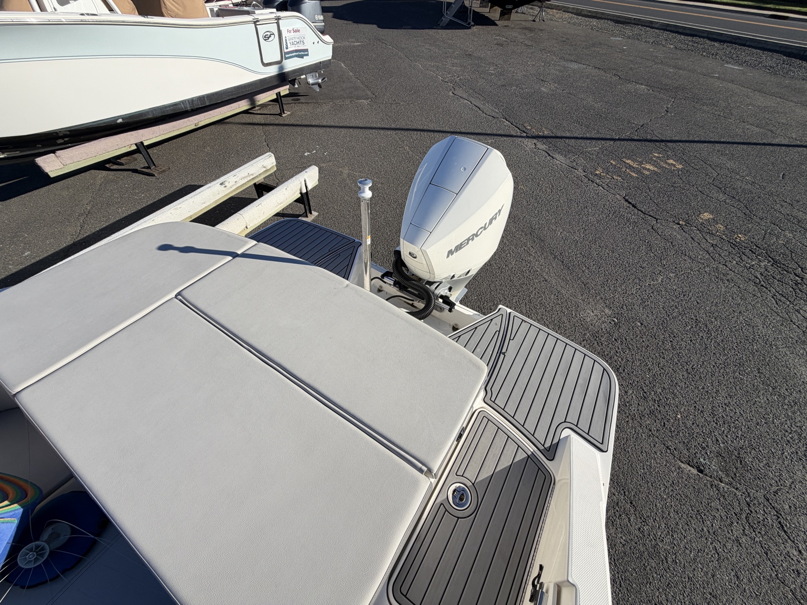 2020 Sea Ray SPX 230 OB