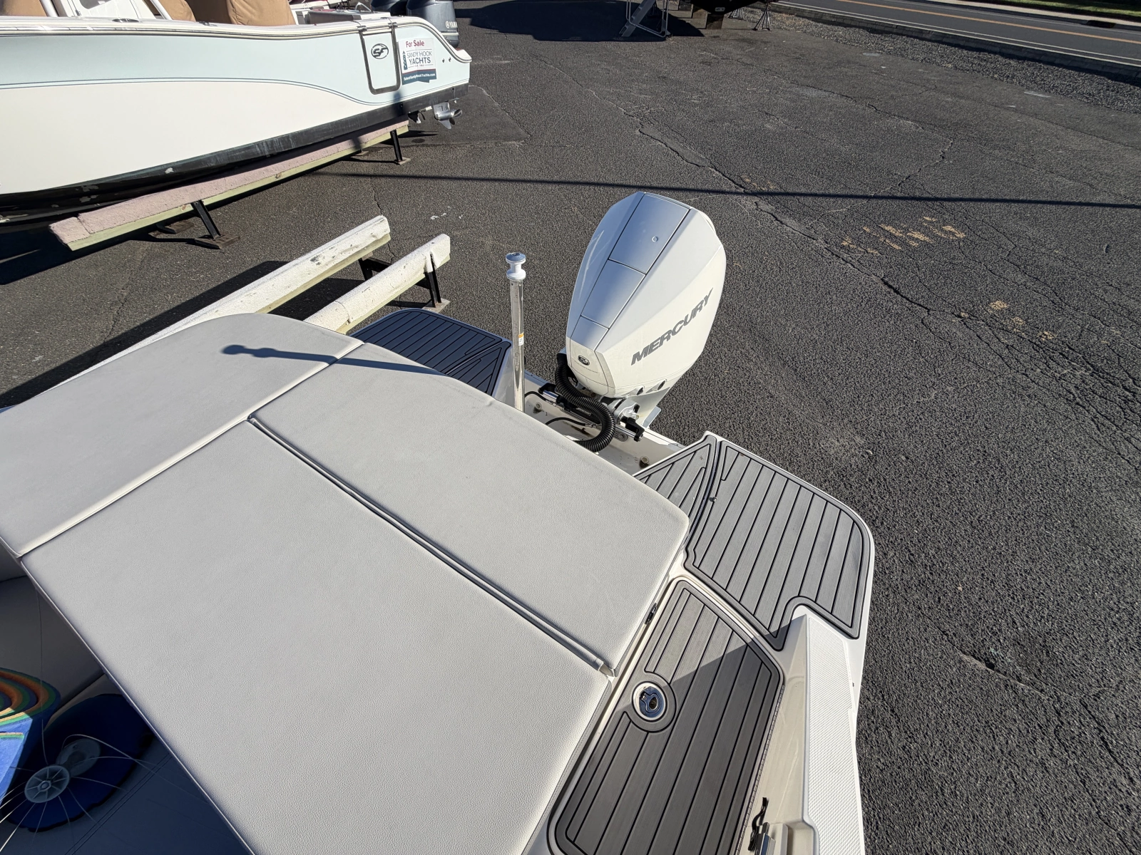 2020 Sea Ray SPX 230 OB
