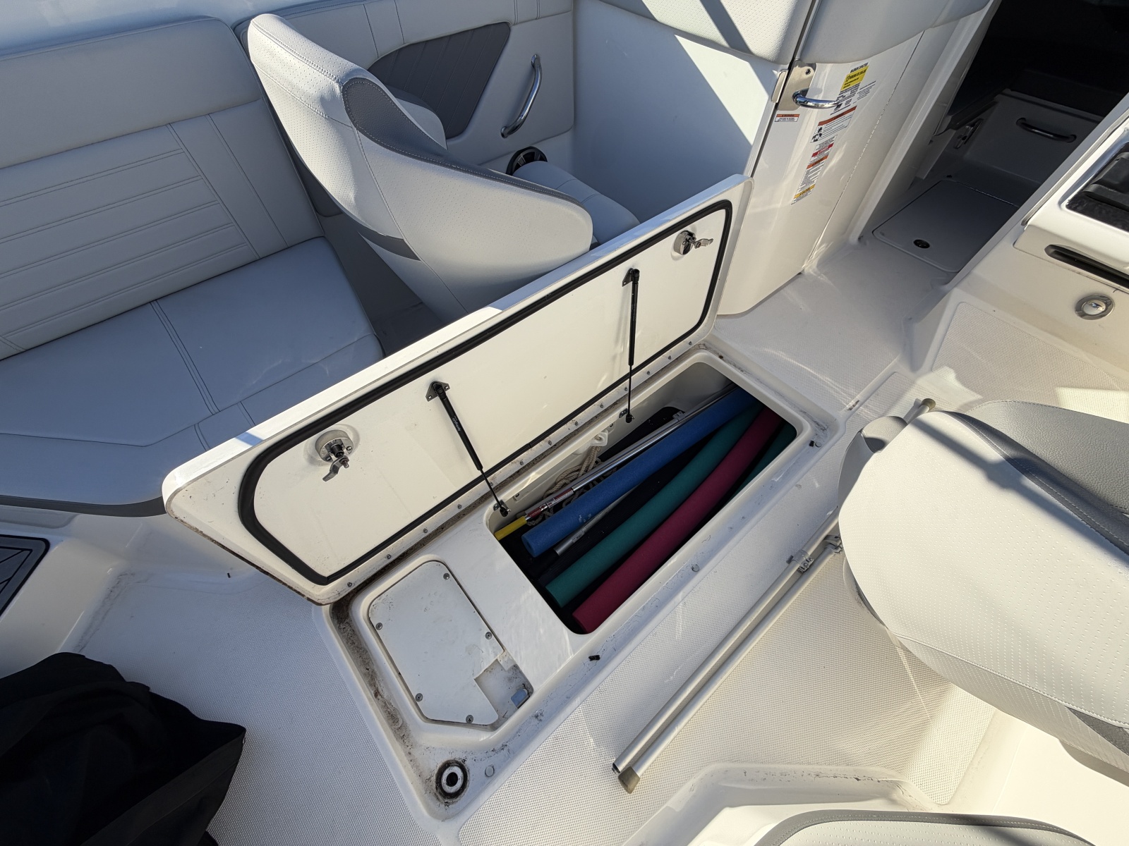 2020 Sea Ray SPX 230 OB