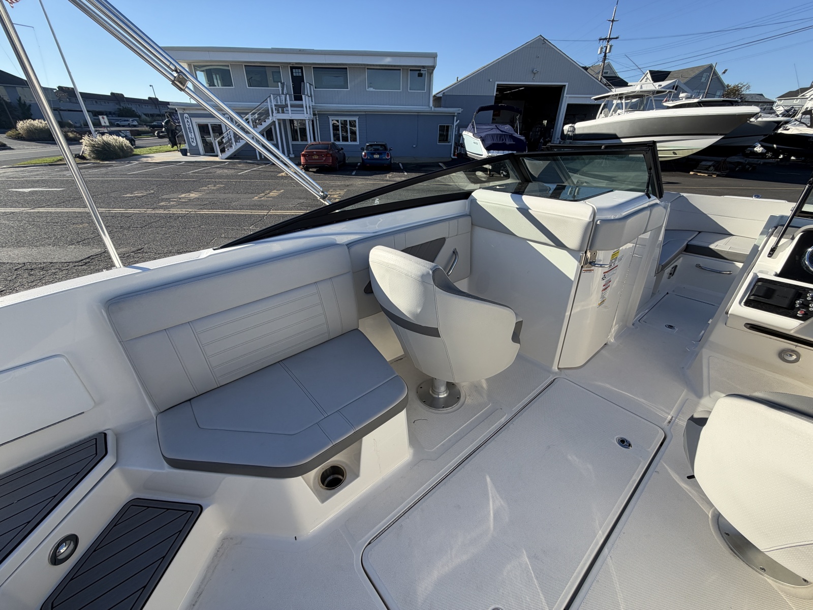 2020 Sea Ray SPX 230 OB