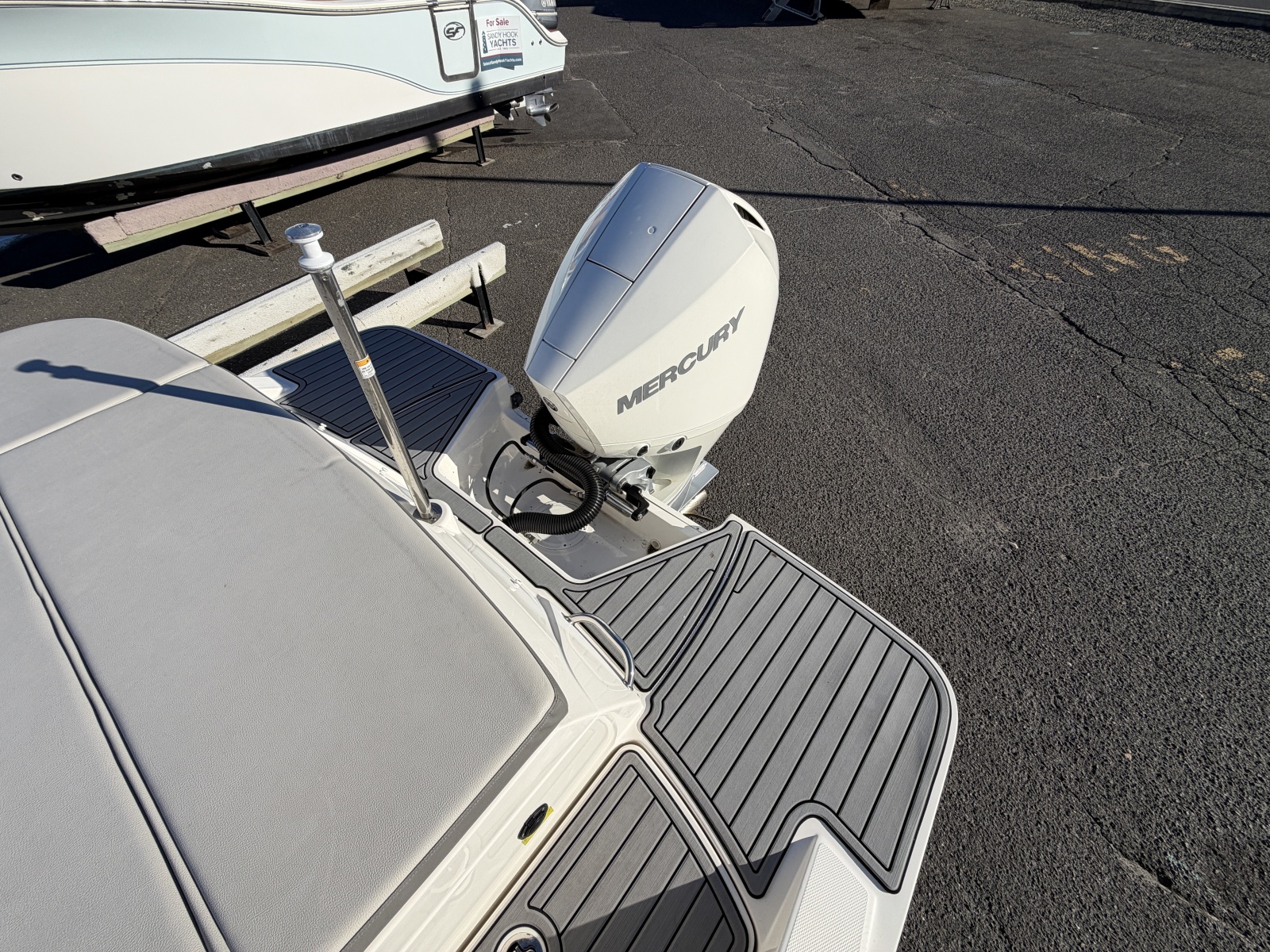 2020 Sea Ray SPX 230 OB