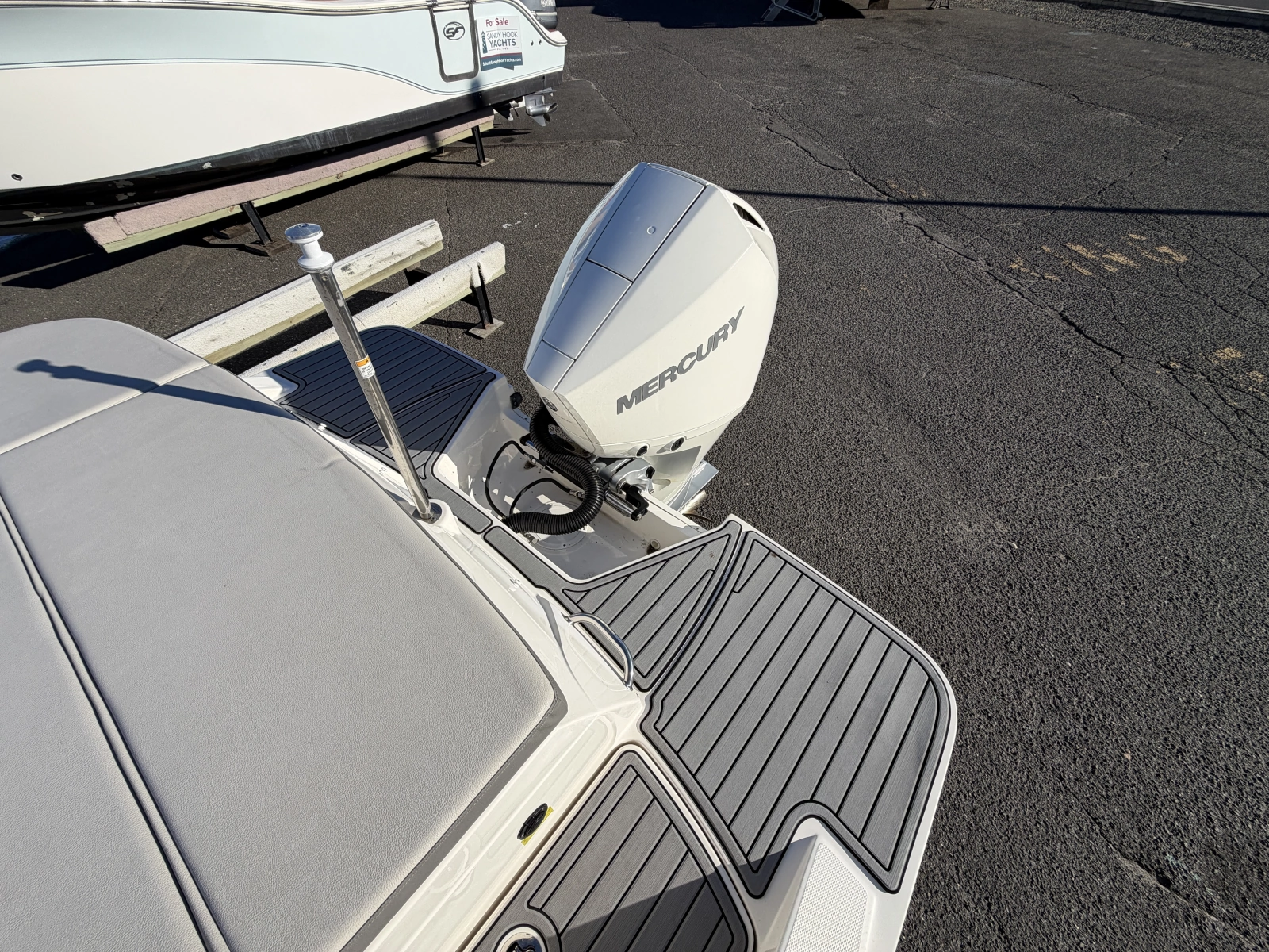 2020 Sea Ray SPX 230 OB