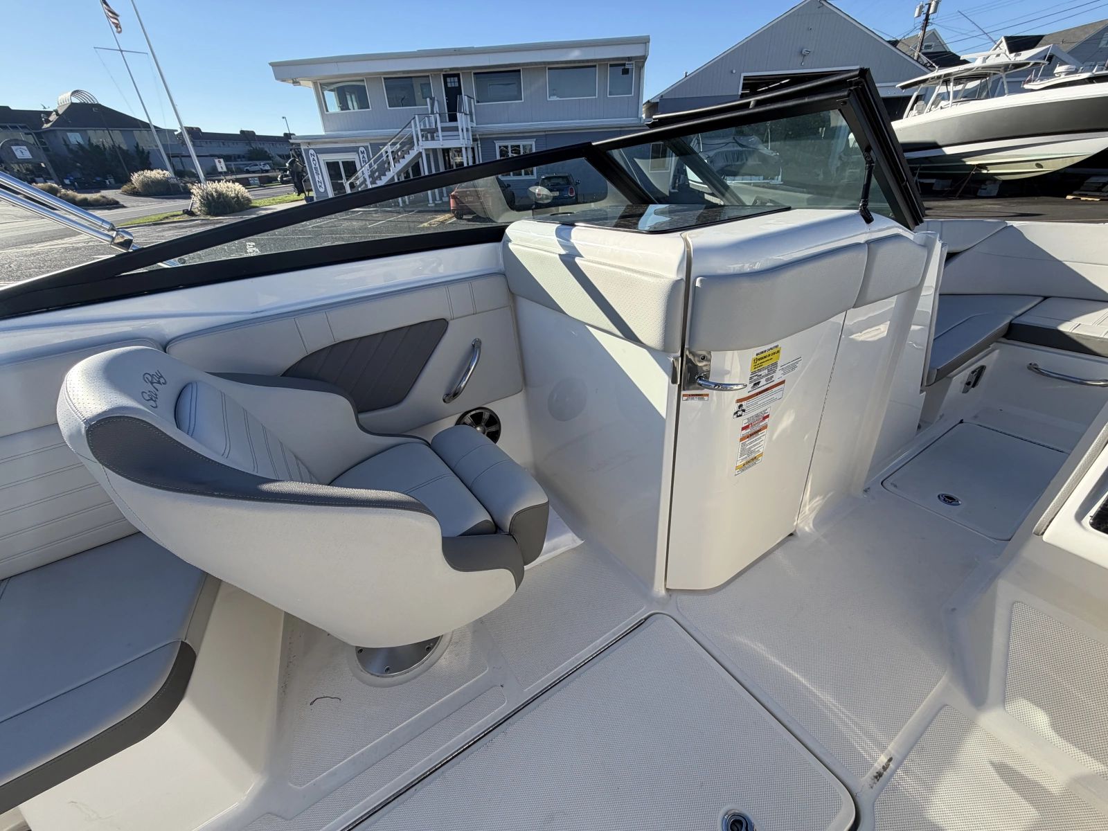 2020 Sea Ray SPX 230 OB