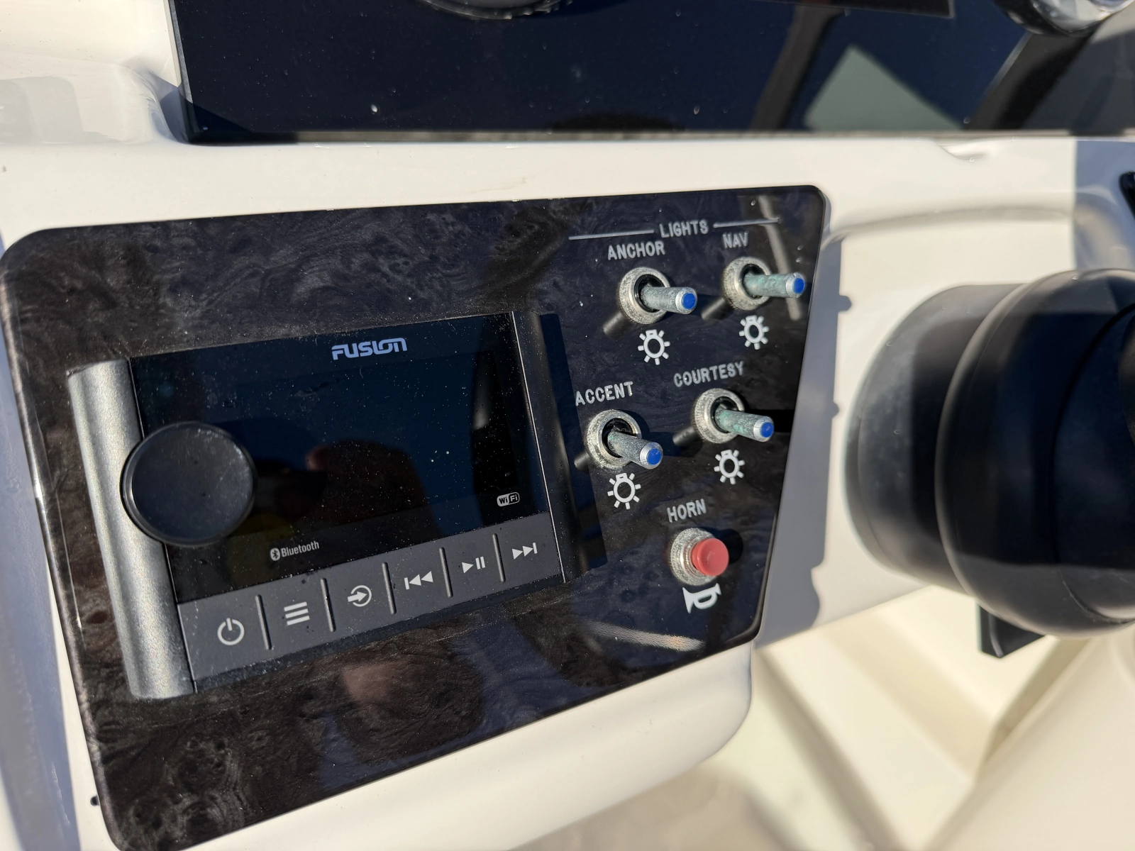 2020 Sea Ray SPX 230 OB
