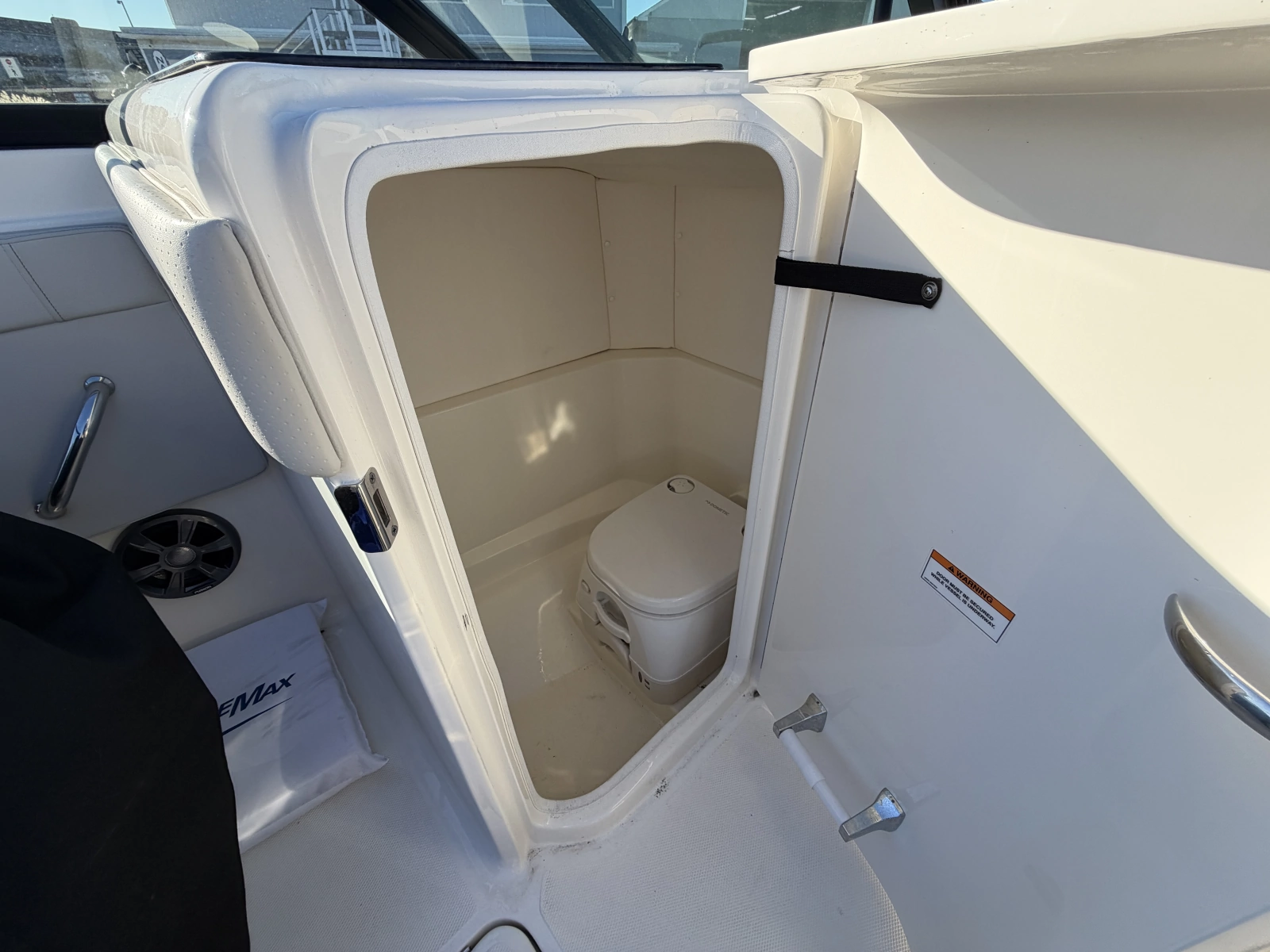 2020 Sea Ray SPX 230 OB