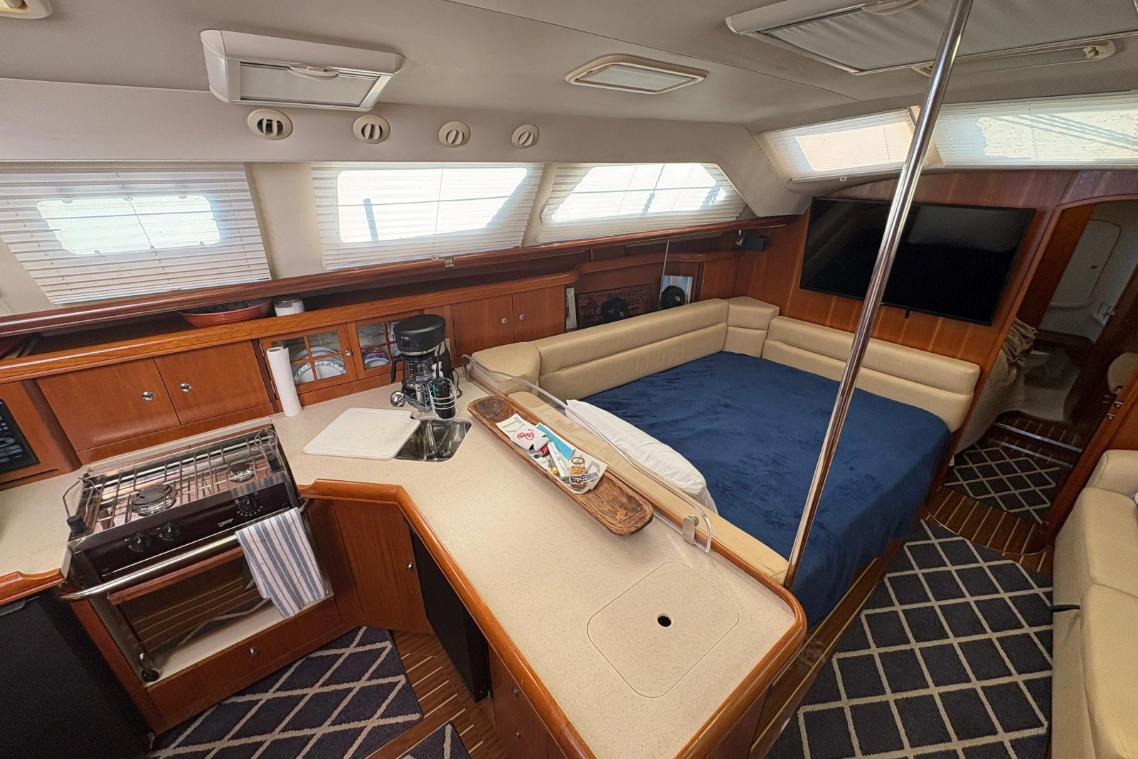 2007 Hunter 41 Deck Salon