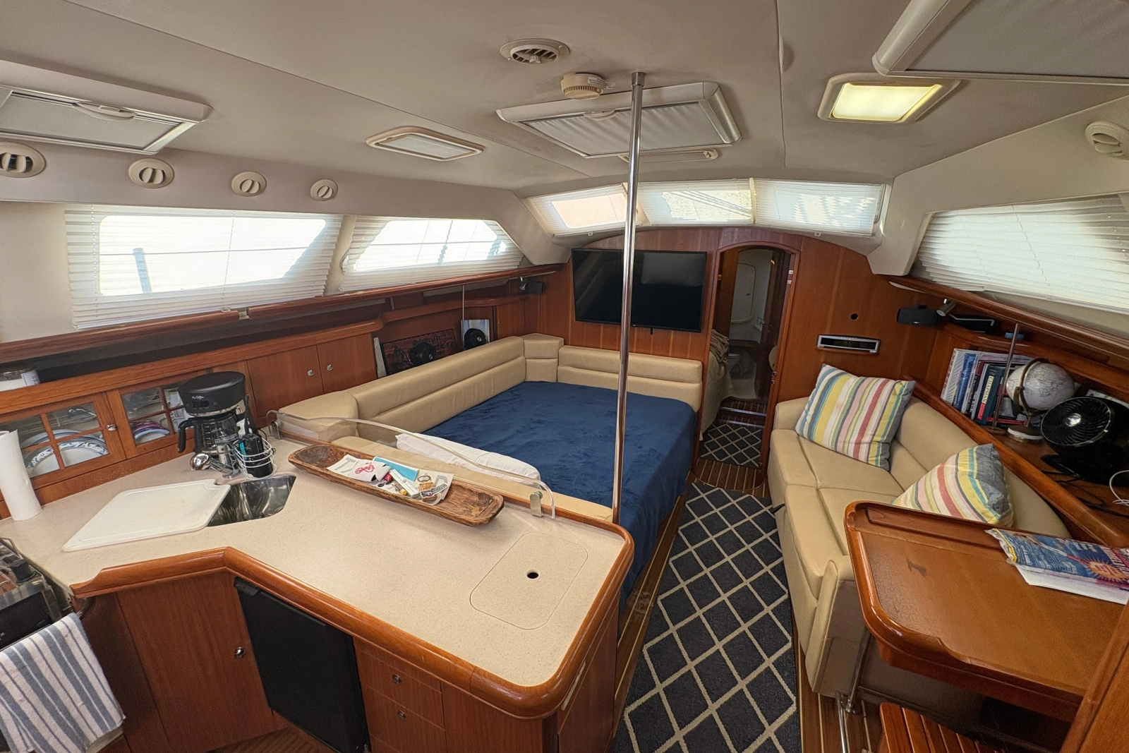 2007 Hunter 41 Deck Salon