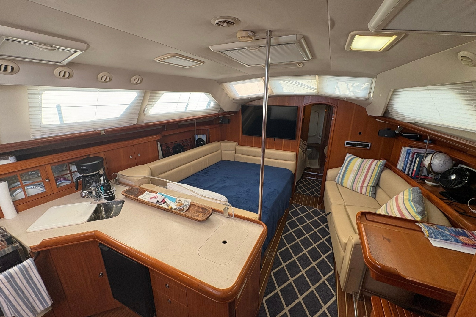 2007 Hunter 41 Deck Salon