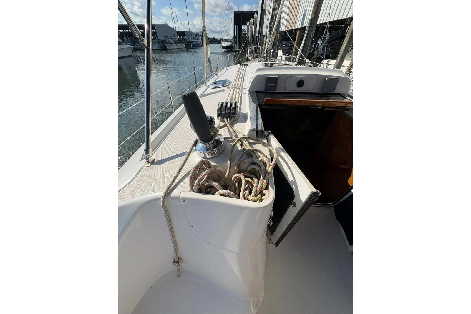 2007 Hunter 41 Deck Salon
