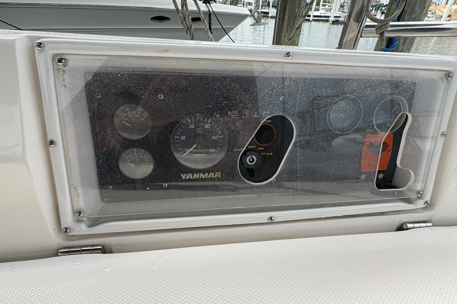 2007 Hunter 41 Deck Salon