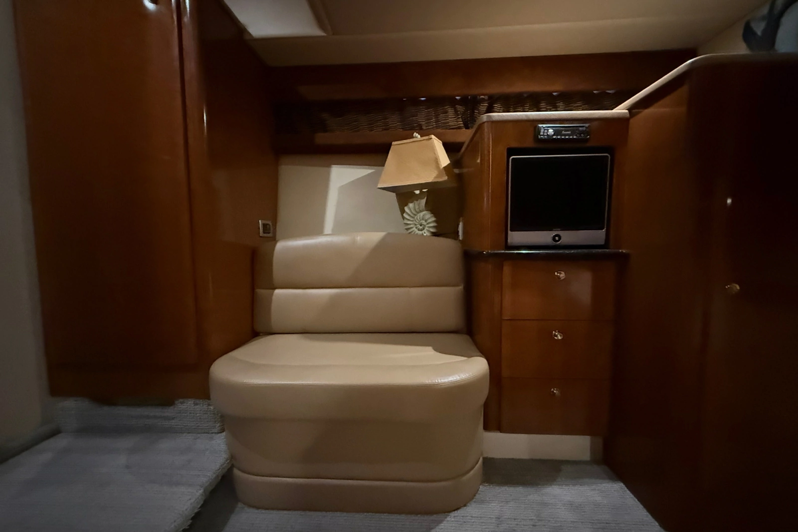 2007 Meridian 411 Sedan