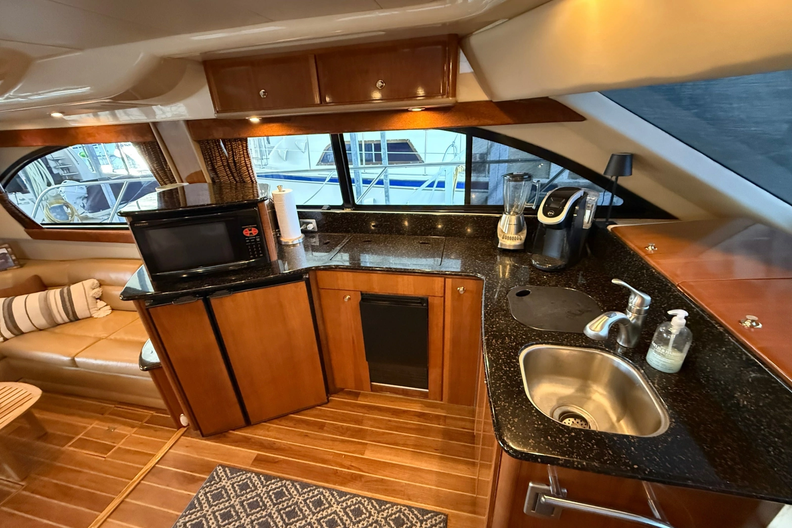 2007 Meridian 411 Sedan