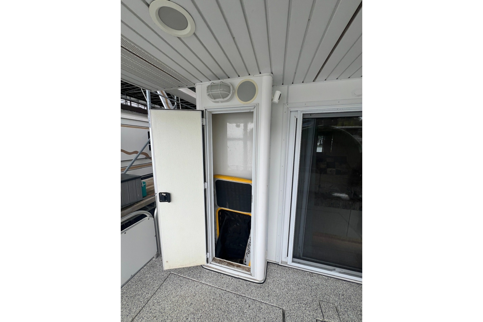 1999 Fantasy 75' x 17' Custom