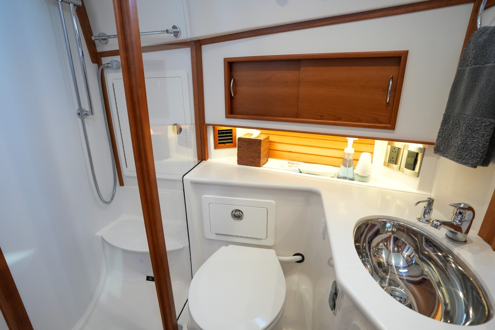 2022 Sabre 48 Salon Express