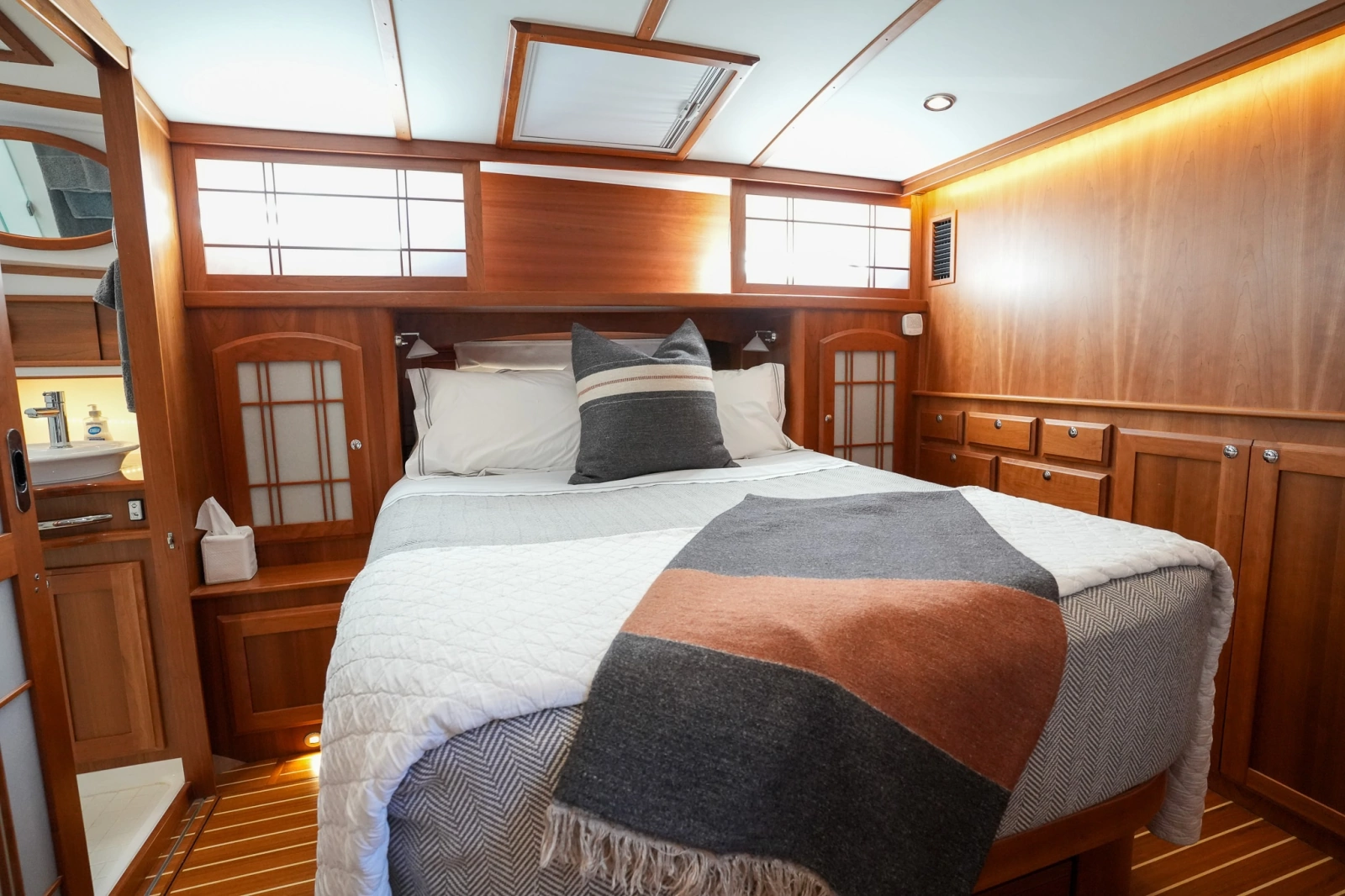 2022 Sabre 48 Salon Express