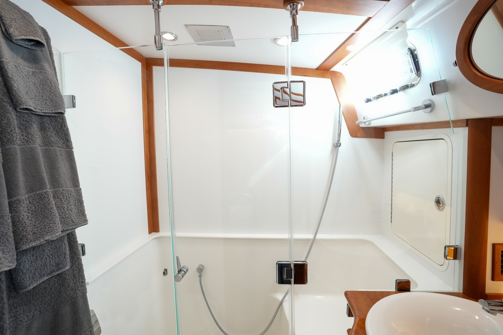 2022 Sabre 48 Salon Express