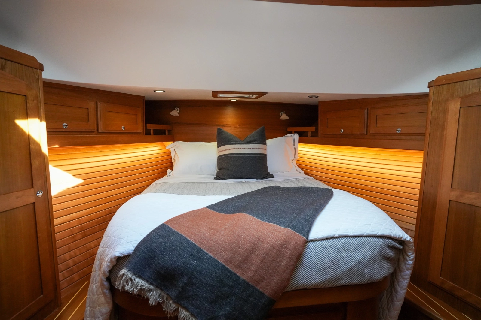 2022 Sabre 48 Salon Express