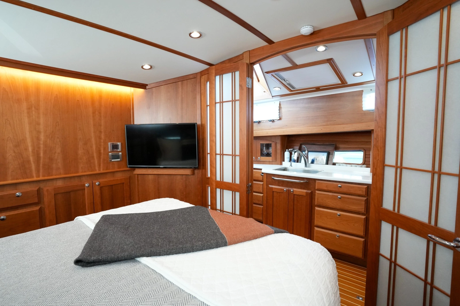 2022 Sabre 48 Salon Express