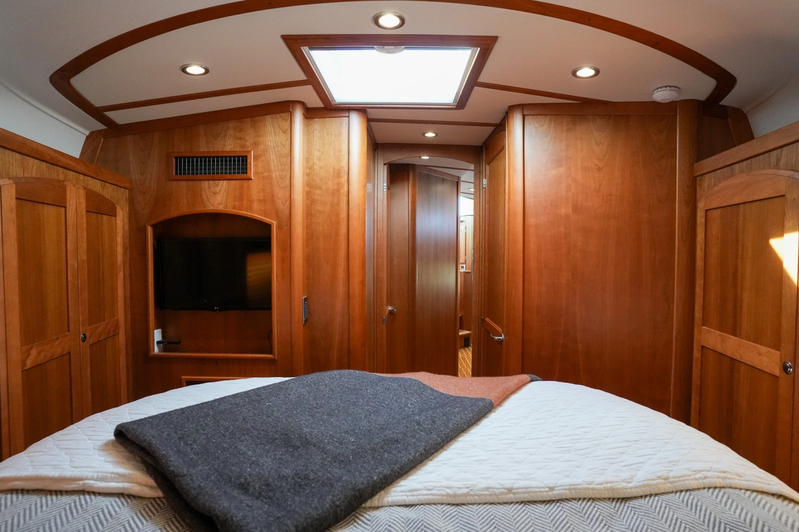 2022 Sabre 48 Salon Express