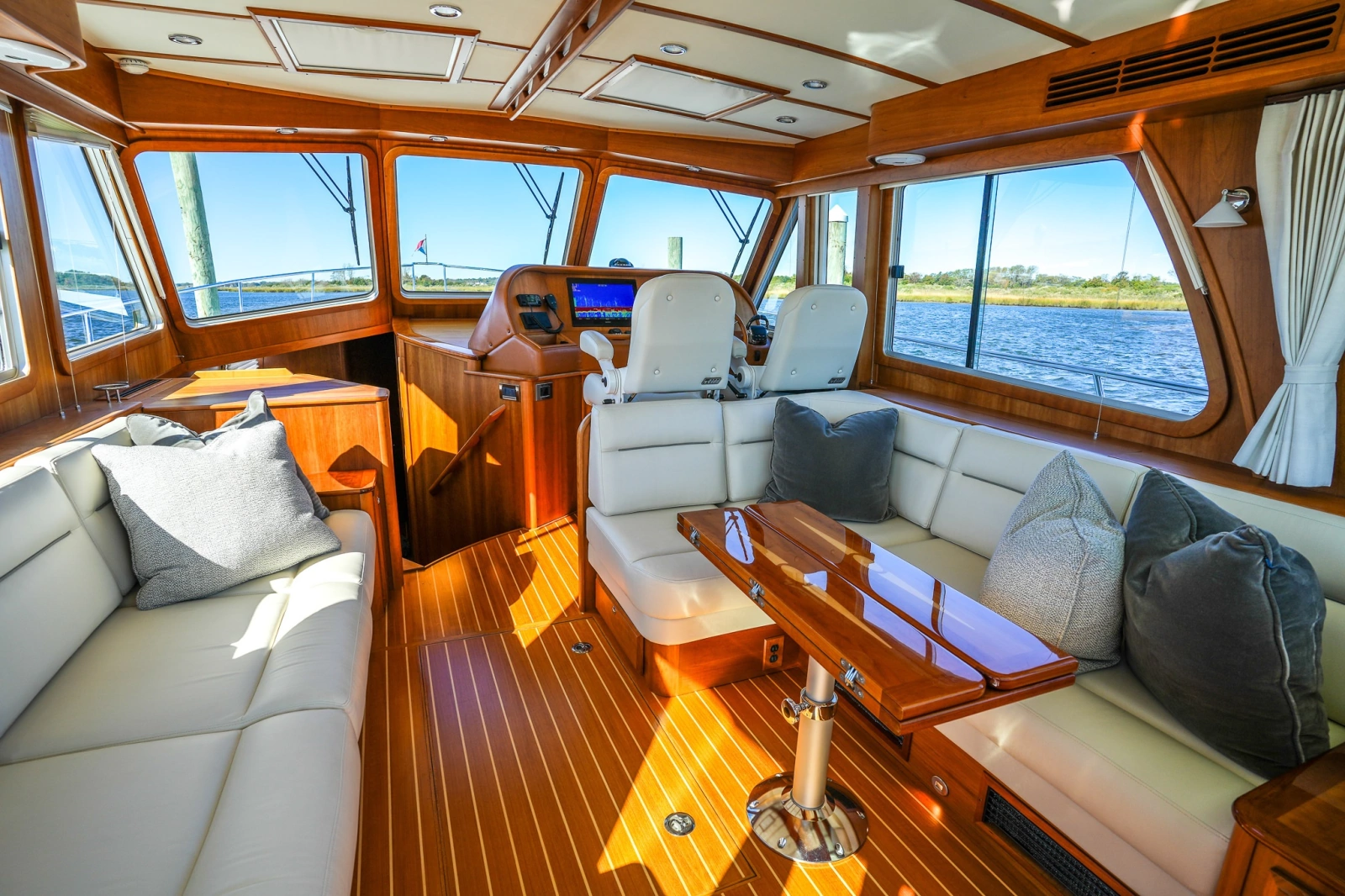 2022 Sabre 48 Salon Express