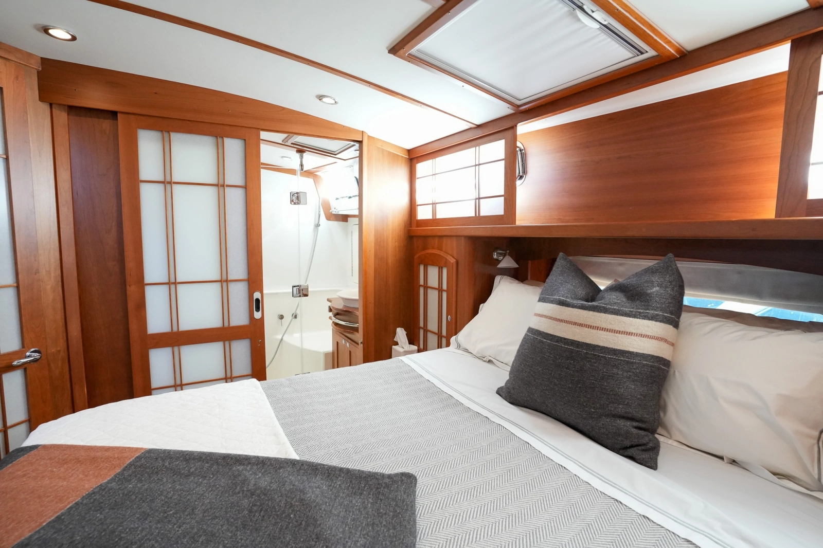 2022 Sabre 48 Salon Express