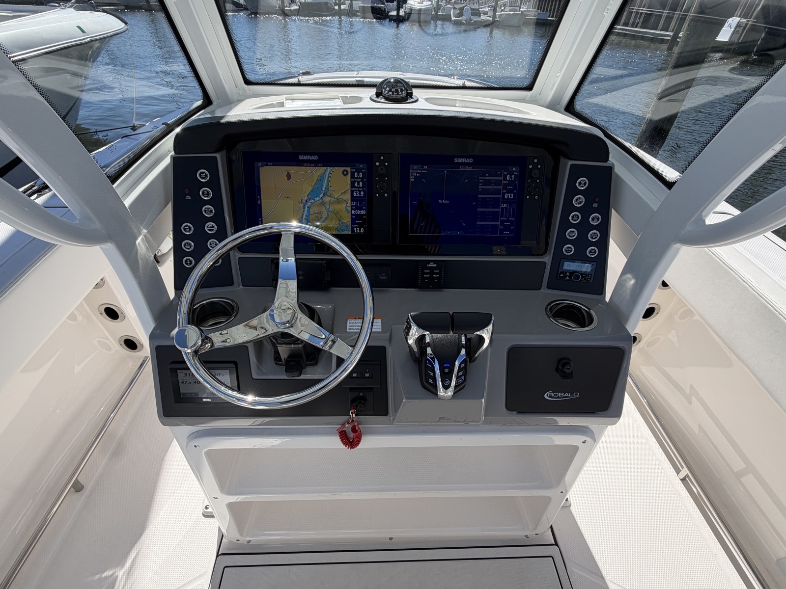 2025 Robalo R250