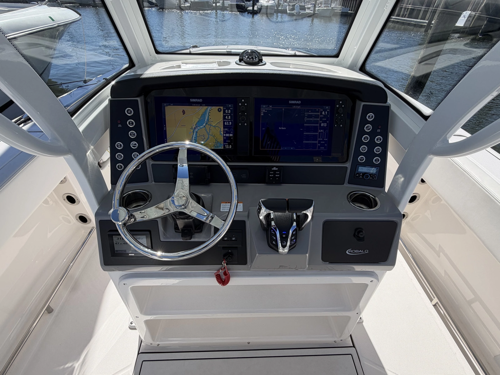 2025 Robalo R250