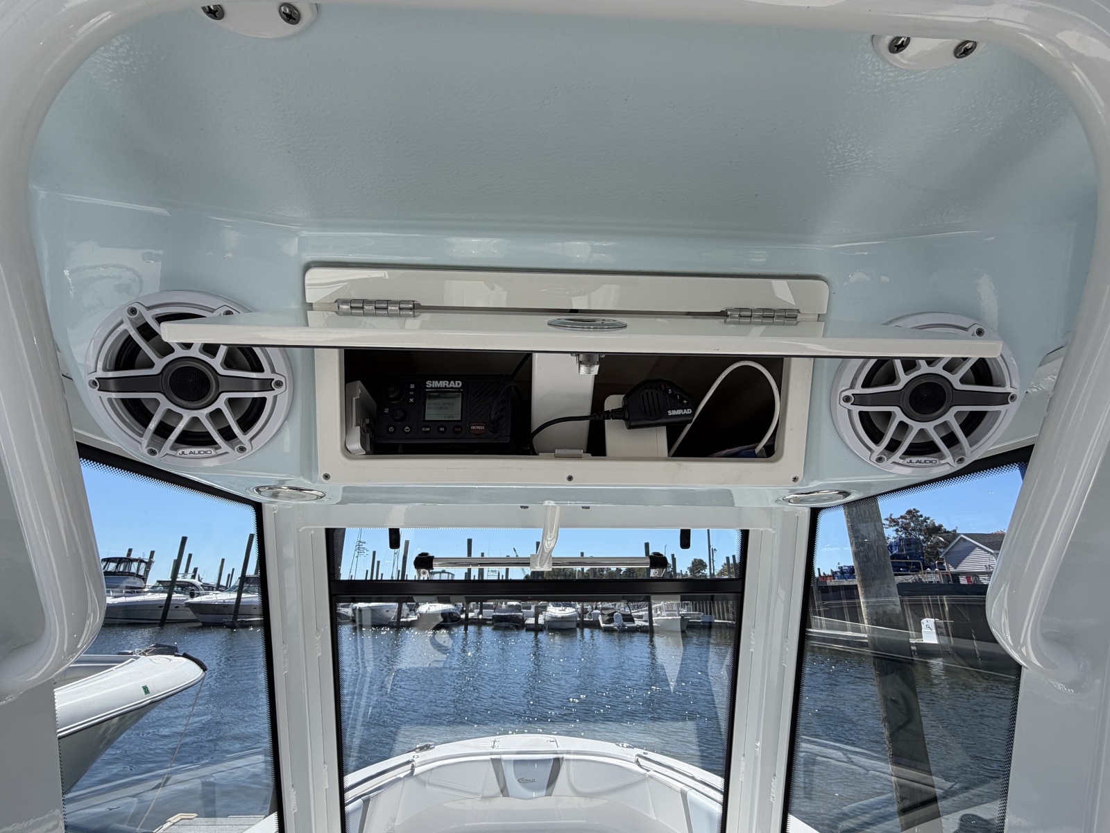 2025 Robalo R250